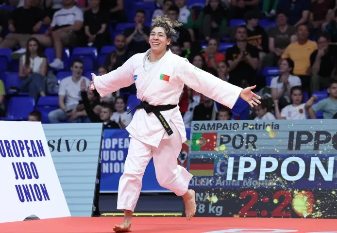 Patrícia Sampaio conquista a prata em Abu Dhabi 
